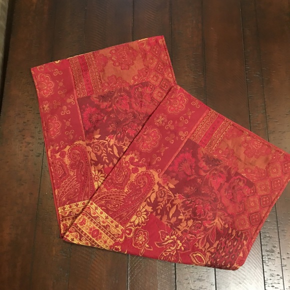 Table runner - 70"L - Picture 5 of 5